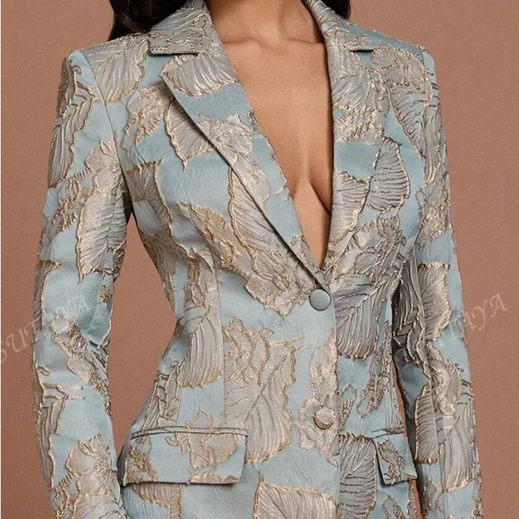 Chic Women's Blue and Cream Colored Pantsuit. Quite beautiful raised baroque. - Picture 8 of 14